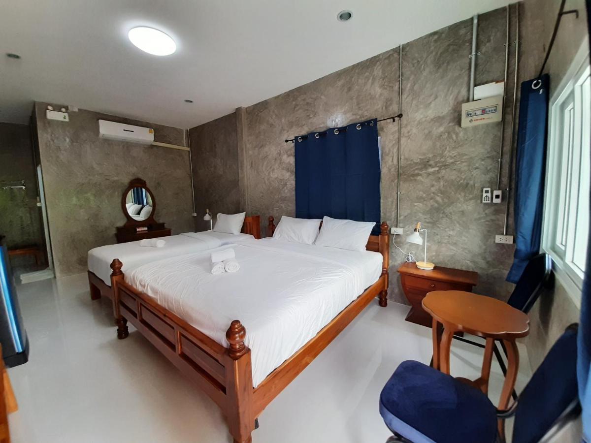 Pottery Street House 3*