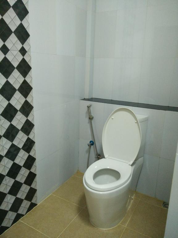 Pottery Street House 3*